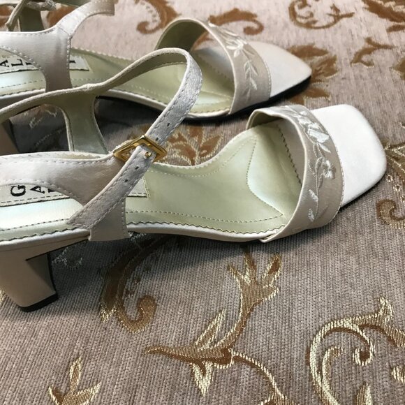 GORGEOUS Champagne Satin Ankle-Strap Sandals, Embroidered Formal Pump Dress Shoe - Picture 13 of 16